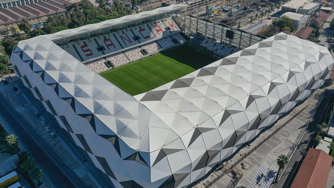 Mustafa Denizli Alsancak Stadı’nın reklam panoları kiraya verilecek