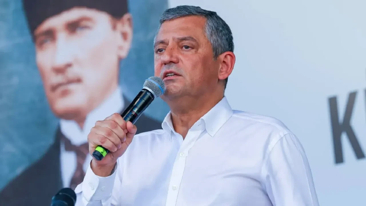 Özgür Özel’den 12 Eylül mesajı: Sandığın üstündeki her vesayeti reddediyoruz