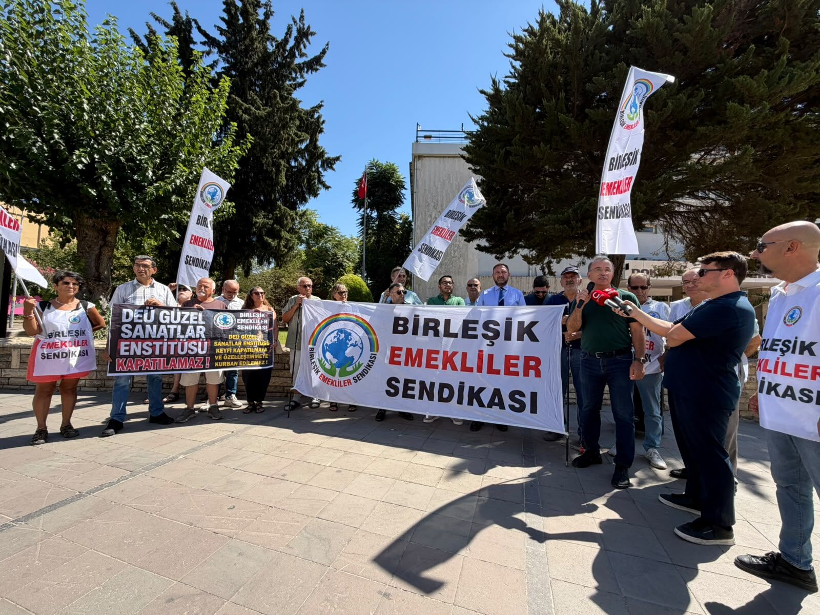 Emeklilerden Güzel Sanatlar Enstitüsü’nün kapatılmasına tepki: “Eğitim ticarethane değildir”