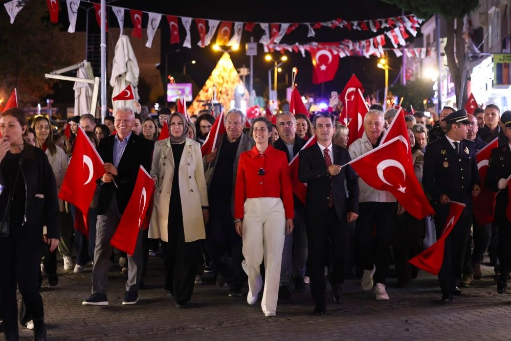 Çeşme’de Cumhuriyetin 103. yılı büyük coşkuyla kutlandı
