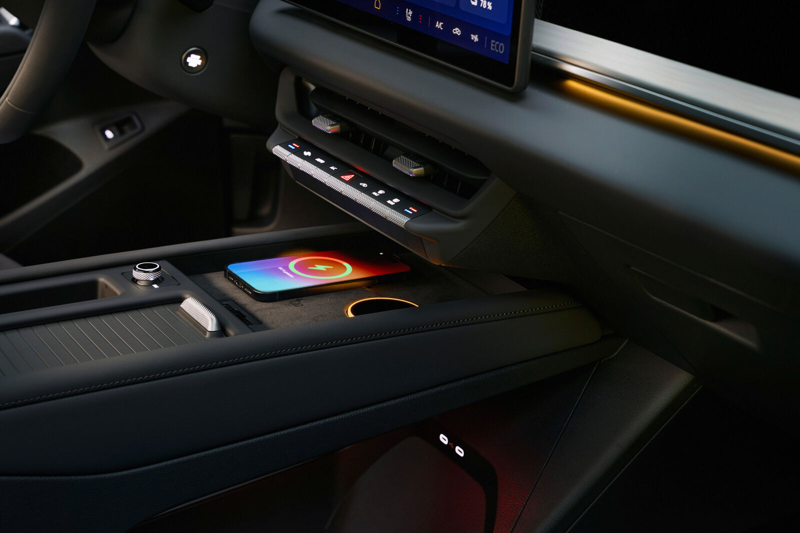 Id. Tiguan Kablosuz Telefon Şarjı