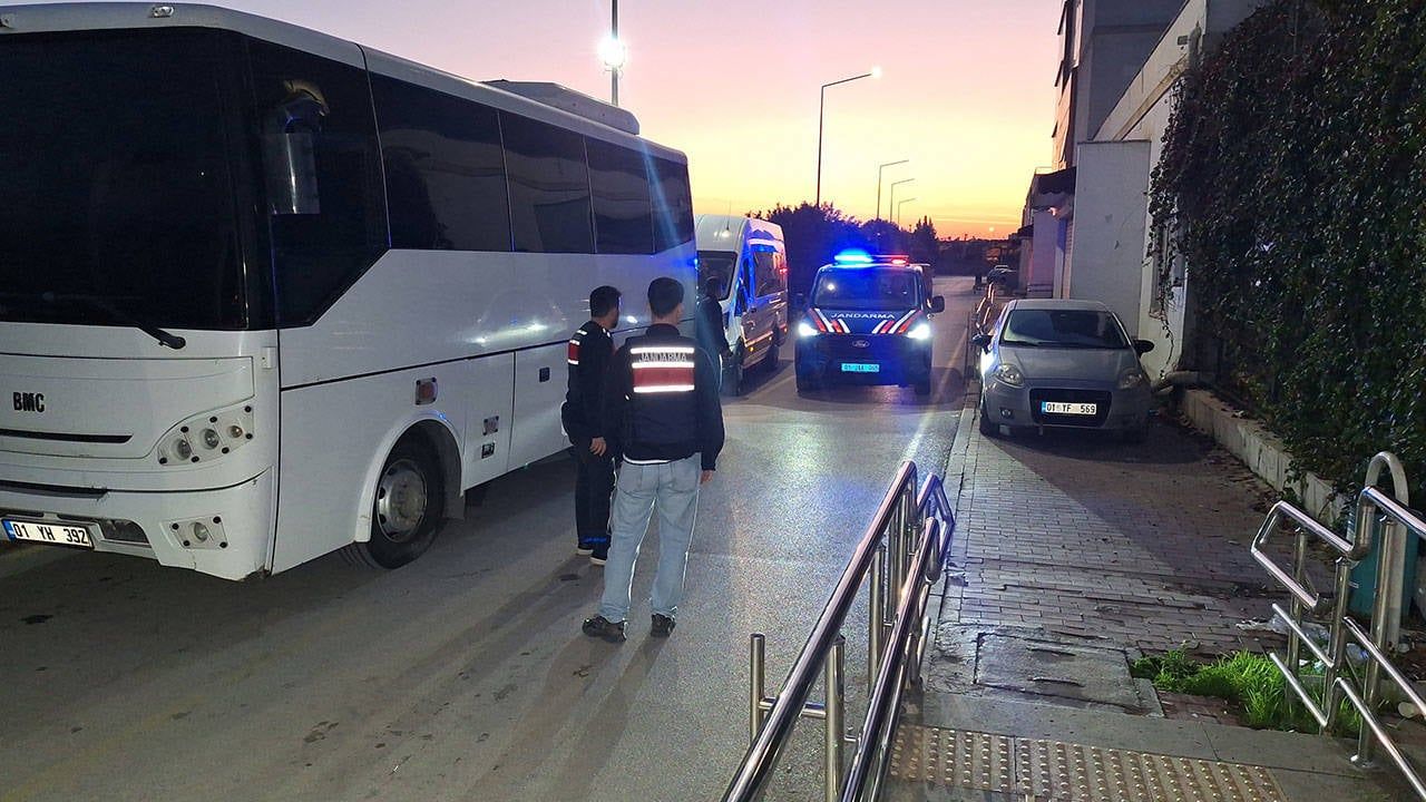 Çukurova Belediyesi'nde operasyon: İki başkan dahil 49 kişi adliyede