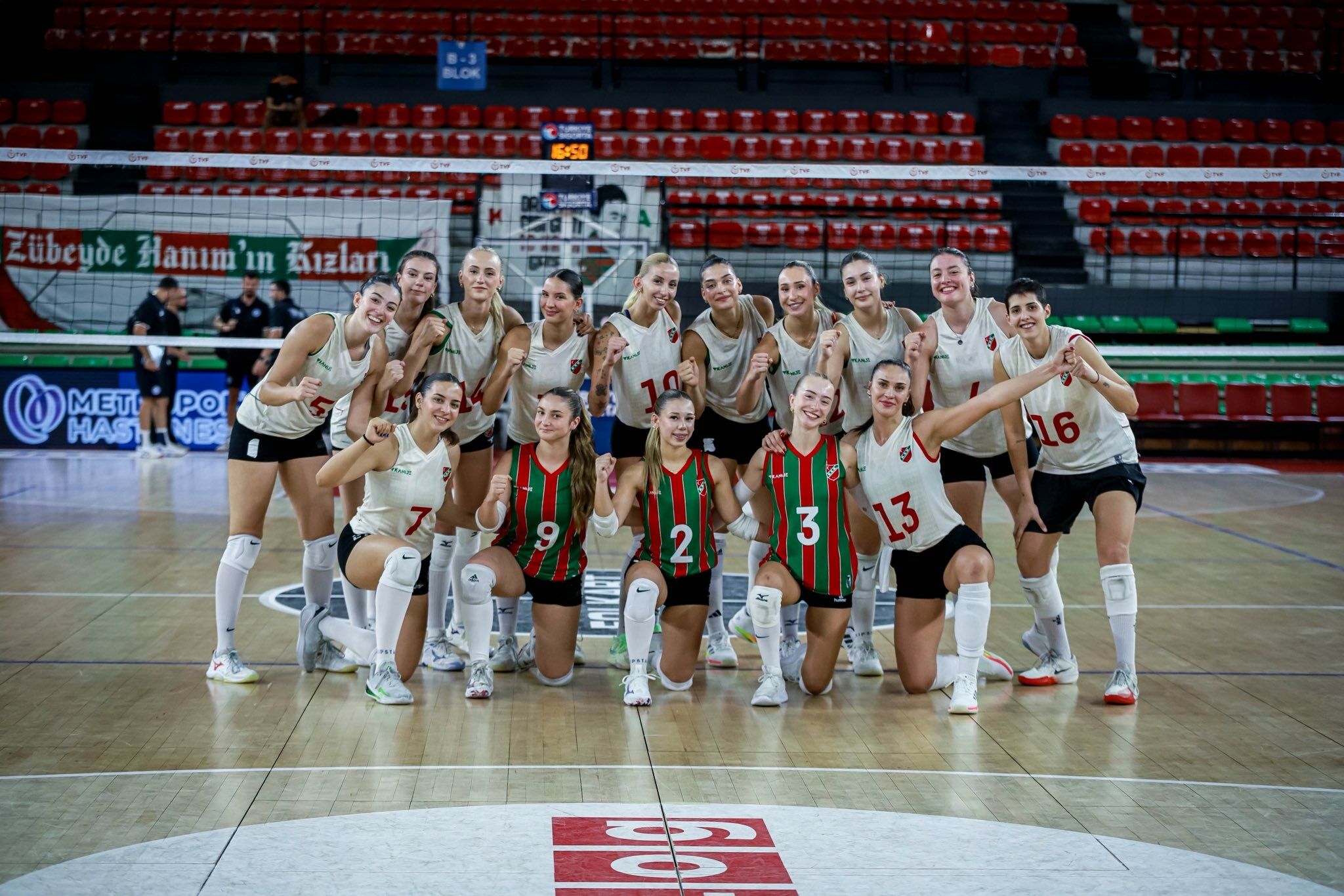 Karşıyaka Filede Yarayı Sarma Peşinde: Evinde Vakıfbank'ı Ağırlıyor