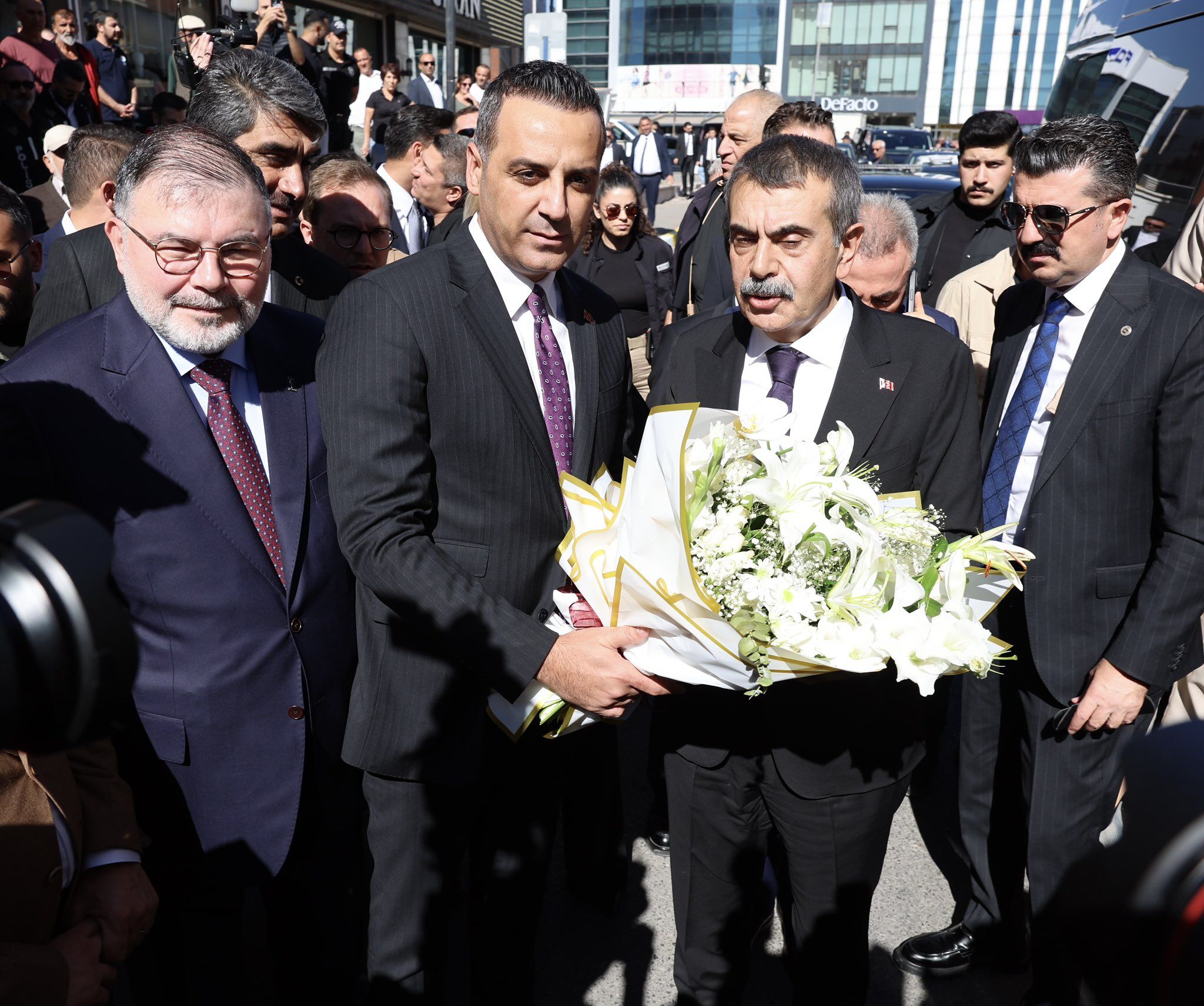 Bakan Tekin'den Çiğli'ye ziyaret!