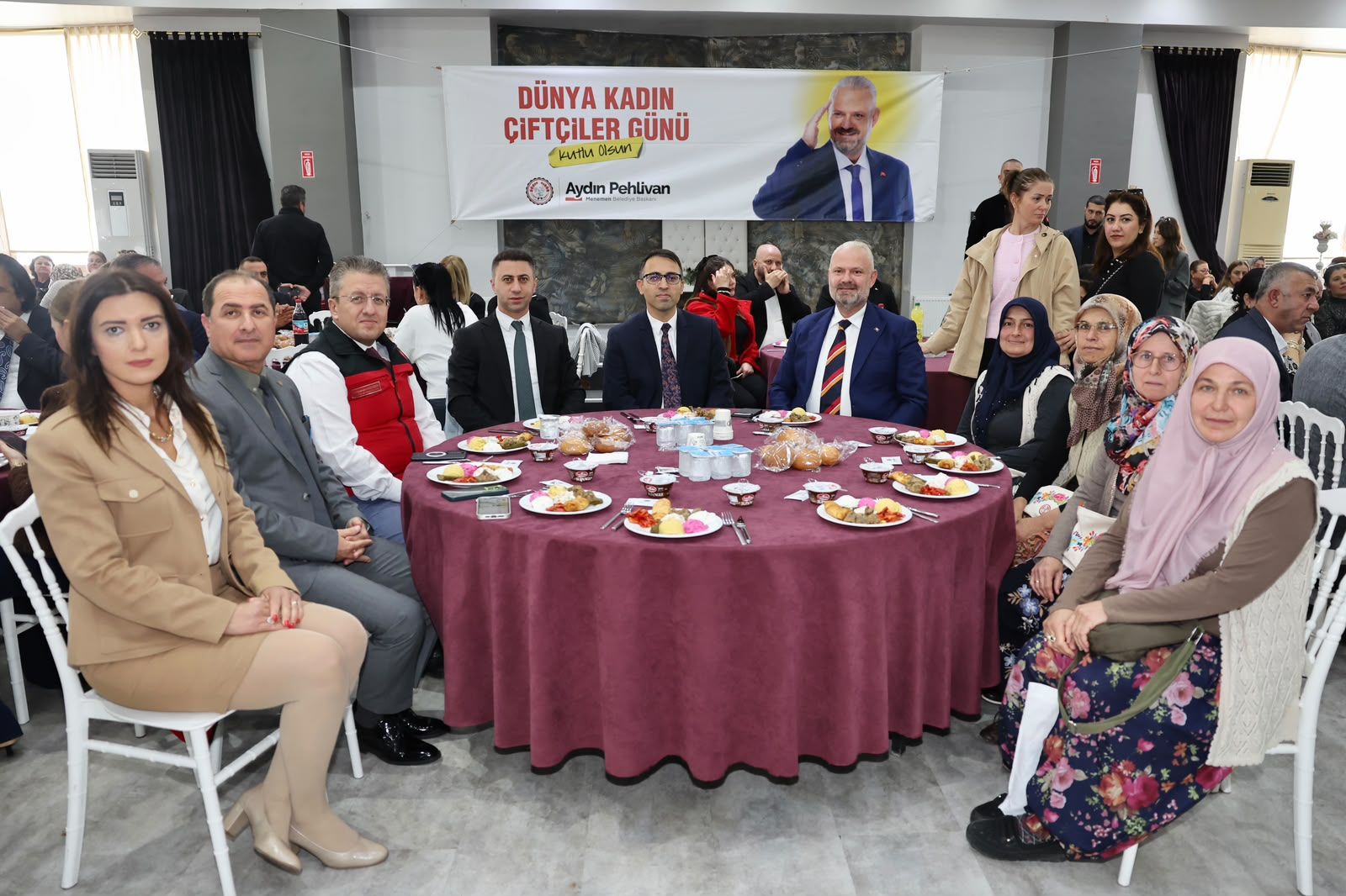 Menemen'de 1500 kadın çiftçiye özel kutlama